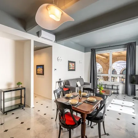 Giada Luxury In Centre